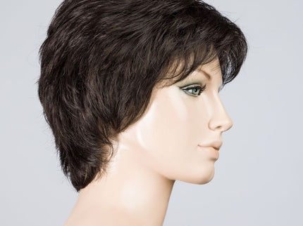 Peluca Keira de Ellen Wille, color Espresso Mix, vista lateral en maniquí