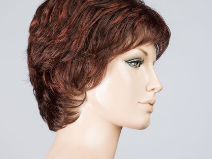 Peluca Keira de Ellen Wille, color Hotchilli Rooted, vista lateral en maniquí
