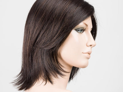 Peluca Limit Mono Part de Ellen Wille, color Espresso Rooted, vista lateral en maniquí