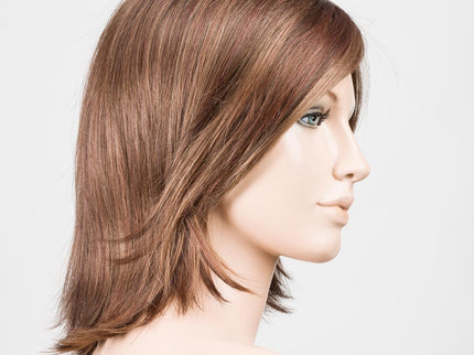 Peluca Limit Mono Part de Ellen Wille, color Hotmocca Rooted, vista lateral en maniquí