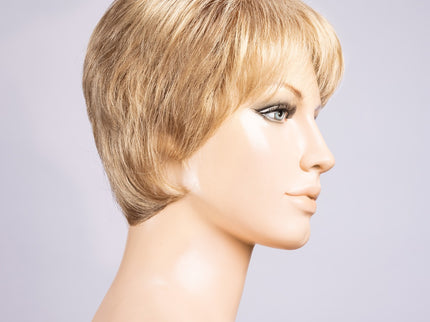 Peluca Liza Small Deluxe de Ellen Wille, color Caramel Mix, vista lateral en maniquí