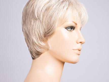 Peluca Liza Small Deluxe de Ellen Wille, color Pearl Mix, vista lateral en maniquí
