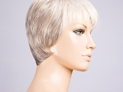 Peluca Liza Small Deluxe de Ellen Wille, color Snow Mix, vista lateral en maniquí