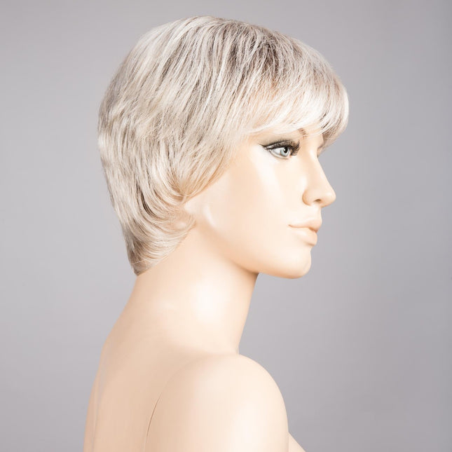 Peluca Love Comfort de Ellen Wille, color Lightchampagne Rooted, vista lateral en maniquí