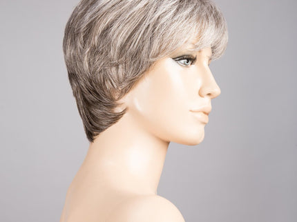 Peluca Love Comfort de Ellen Wille, color Smoke Mix, vista lateral en maniquí