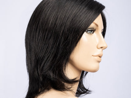 Peluca Lucky Mono Part de Ellen Wille, color Black, vista lateral en maniquí