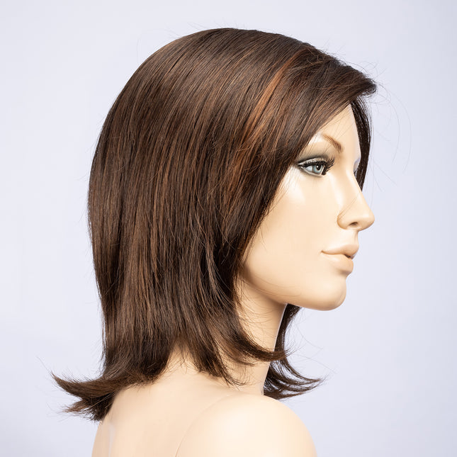 Peluca Lucky Mono Part de Ellen Wille, color Chocolate Mix, vista lateral en maniquí