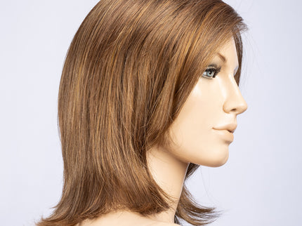 Peluca Lucky Mono Part de Ellen Wille, color Mocca Mix, vista lateral en maniquí