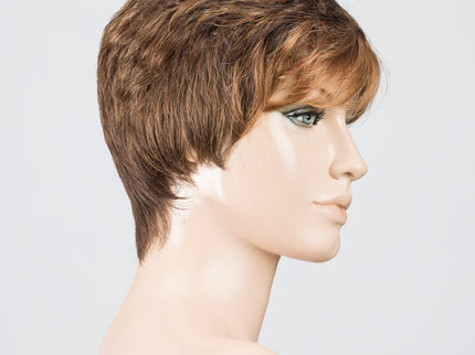 Peluca Mia Mono de Ellen Wille, color Hazelnut Mix, vista lateral en maniquí