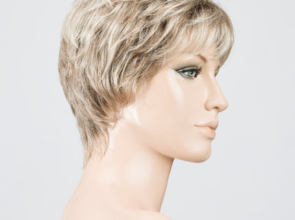 Peluca Mia Mono de Ellen Wille, color Sandmulti Rooted, vista lateral en maniquí