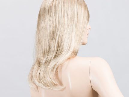 Peluca Miley Small Mono Part de Ellen Wille, color Champagne Mix, vista lateral en maniquí