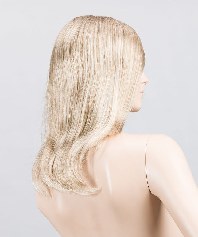 Peluca Miley Small Mono Part de Ellen Wille, color Champagne Mix, vista lateral en maniquí