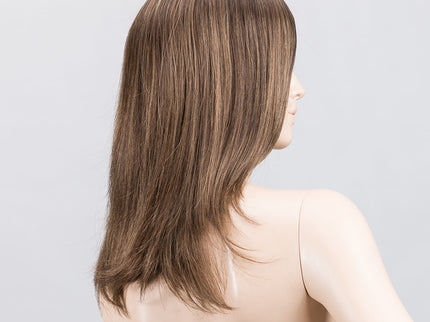 Peluca Miley Small Mono Part de Ellen Wille, color Coffeebrown Mix, vista lateral en maniquí