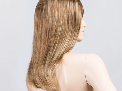 Peluca Miley Small Mono Part de Ellen Wille, color Lightbernstein Rooted, vista lateral en maniquí