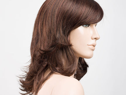Peluca Ocean Mono Part de Ellen Wille, color Darkchocolate Mix, vista lateral en maniquí