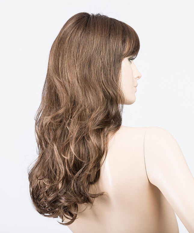 Peluca Pretty de Ellen Wille, color Chocolate Rooted, vista lateral en maniquí
