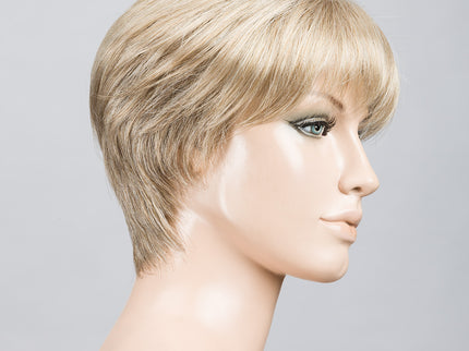 Peluca Seven Mono Part de Ellen Wille, color Champagne Mix, vista lateral en maniquí