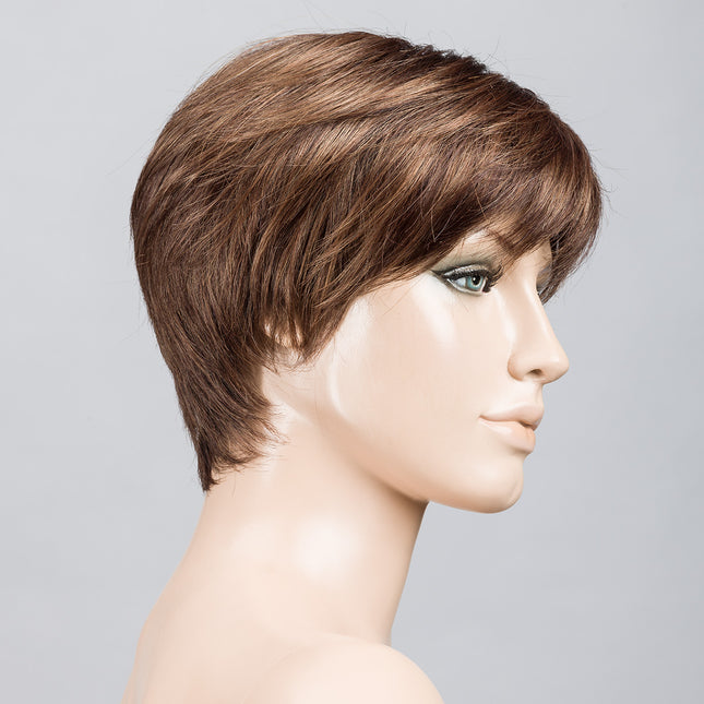 Peluca Seven Mono Part de Ellen Wille, color Hotmocca Rooted, vista lateral en maniquí