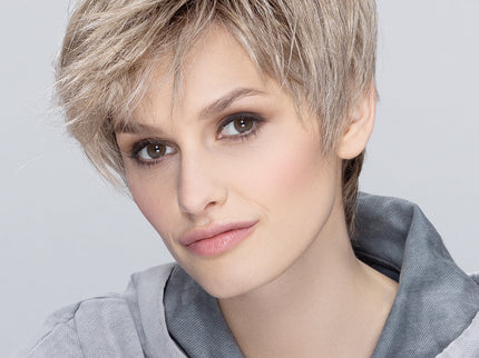Peluca Seven Mono Part de Ellen Wille, color Pearlblonde Rooted, fotografía en persona, vista 6