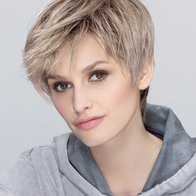 Peluca Seven Mono Part de Ellen Wille, color Pearlblonde Rooted, fotografía en persona, vista 6