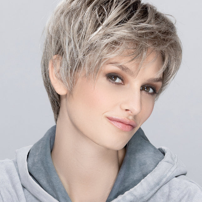 Peluca Seven Mono Part de Ellen Wille, color Pearlblonde Rooted, fotografía en persona, vista 7