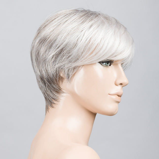 Peluca Seven Mono Part de Ellen Wille, color Snow Mix, vista lateral en maniquí