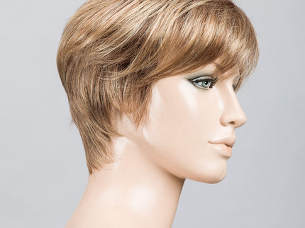 Peluca Seven Mono Part de Ellen Wille, color Tobacco Rooted, vista lateral en maniquí