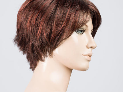 Peluca Sky de Ellen Wille, color Auburn Rooted, vista lateral en maniquí