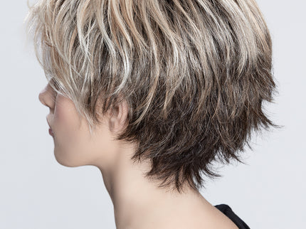 Peluca Sky de Ellen Wille, color Bisquit Blonde Rooted, fotografía en persona, vista 4