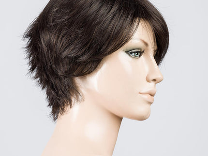 Peluca Sky de Ellen Wille, color Espresso Mix, vista lateral en maniquí