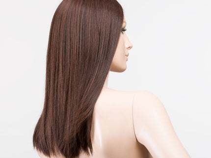 Peluca Sleek Mono Part de Ellen Wille, color Darkchocolate Mix, vista lateral en maniquí