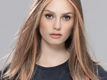 Peluca Sleek Mono Part de Ellen Wille, color Powderblonde Tipped, fotografía en persona, vista 2