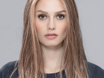 Peluca Sleek Mono Part de Ellen Wille, color Powderblonde Tipped, fotografía en persona, vista 3