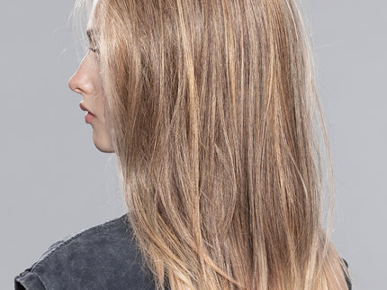 Peluca Sleek Mono Part de Ellen Wille, color Powderblonde Tipped, fotografía en persona, vista 4