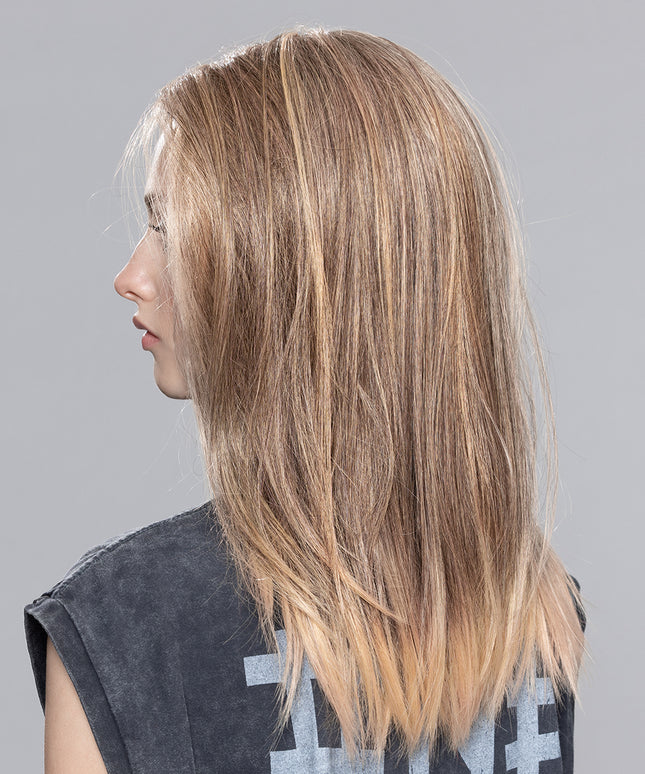 Peluca Sleek Mono Part de Ellen Wille, color Powderblonde Tipped, fotografía en persona, vista 4