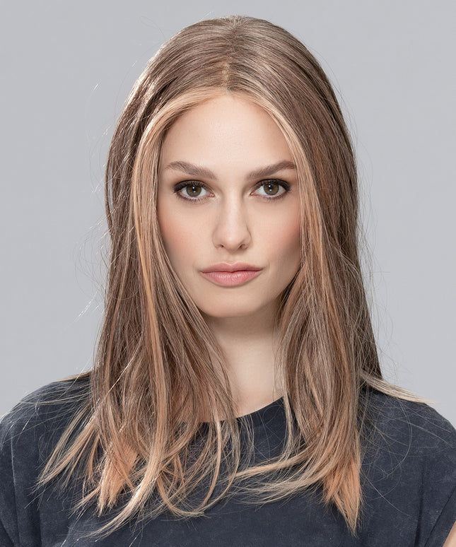 Peluca Sleek Mono Part de Ellen Wille, color Powderblonde Tipped, fotografía en persona, vista 5