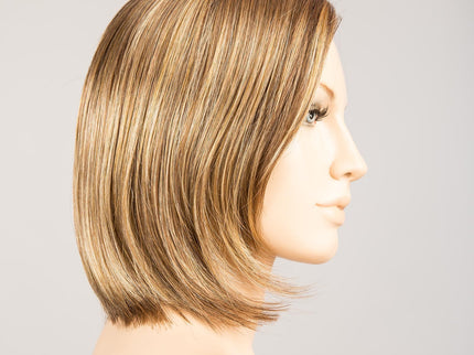 Peluca Smoke Mono Part de Ellen Wille, color Bernstein Rooted, vista lateral en maniquí