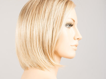 Peluca Smoke Mono Part de Ellen Wille, color Champagne Mix, vista lateral en maniquí