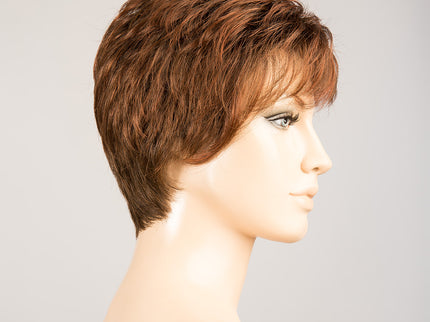 Peluca Spring Hi de Ellen Wille, color Auburn Rooted, vista lateral en maniquí