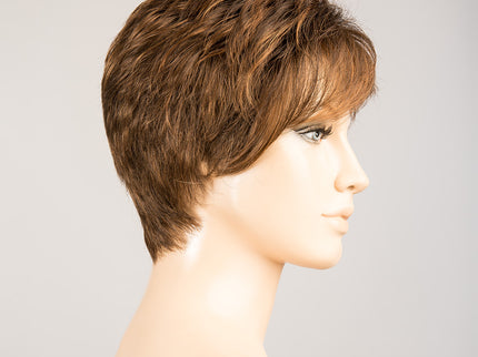 Peluca Spring Hi de Ellen Wille, color Chocolate Mix, vista lateral en maniquí
