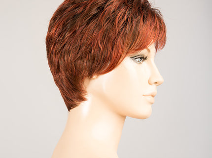 Peluca Spring Hi de Ellen Wille, color Flame Rooted, vista lateral en maniquí