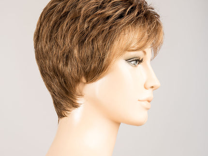Peluca Spring Hi de Ellen Wille, color Nougat Rooted, vista lateral en maniquí