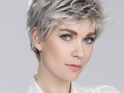 Peluca Spring Hi de Ellen Wille, color Platinblonde Rooted, fotografía en persona, vista 1