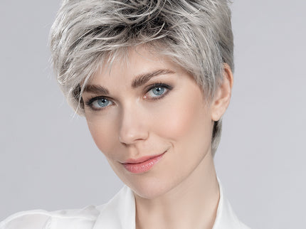 Peluca Spring Hi de Ellen Wille, color Platinblonde Rooted, fotografía en persona, vista 3
