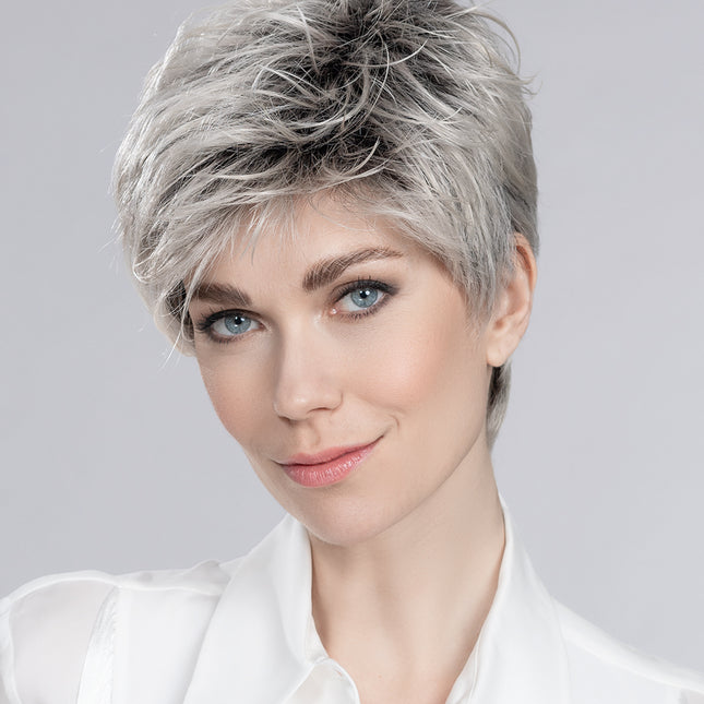 Peluca Spring Hi de Ellen Wille, color Platinblonde Rooted, fotografía en persona, vista 3