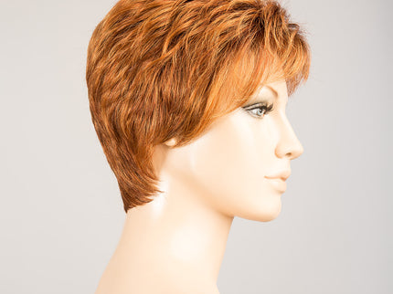 Peluca Spring Hi de Ellen Wille, color Safranred Rooted, vista lateral en maniquí