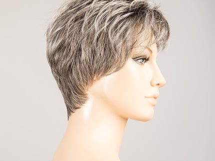 Peluca Spring Hi de Ellen Wille, color Salt/Pepper Mix, vista lateral en maniquí