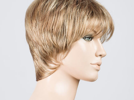 Peluca Stop Hi Tec de Ellen Wille, color Ginger Rooted, vista lateral en maniquí