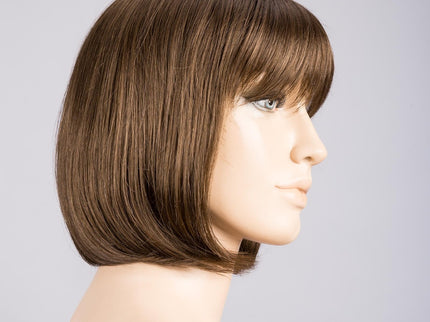 Peluca Sue Mono Part de Ellen Wille, color Chocolate Mix, vista lateral en maniquí