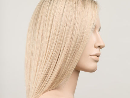Peluca Supreme Plus Deluxe de Ellen Wille, color Lightchampagne Rooted, vista lateral en maniquí